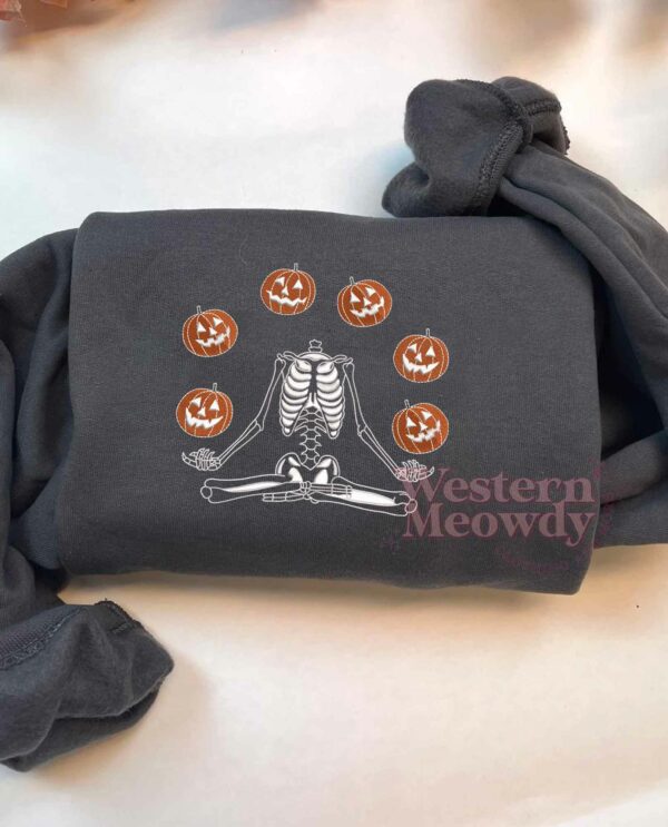 Halloween Sketelon Embroidered Sweatshirt