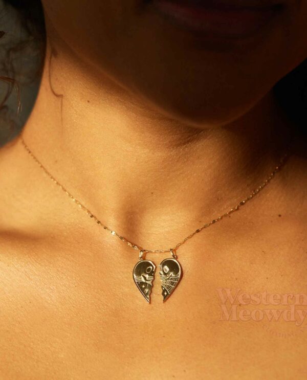 Kissing Skull Friend Charm Necklace